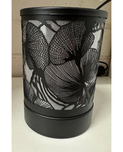 Load image into Gallery viewer, Black Bloom Sillicone Flip Dish Warmer
